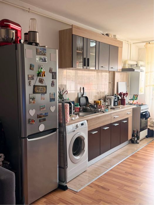 Vand apartament cu 2 camere