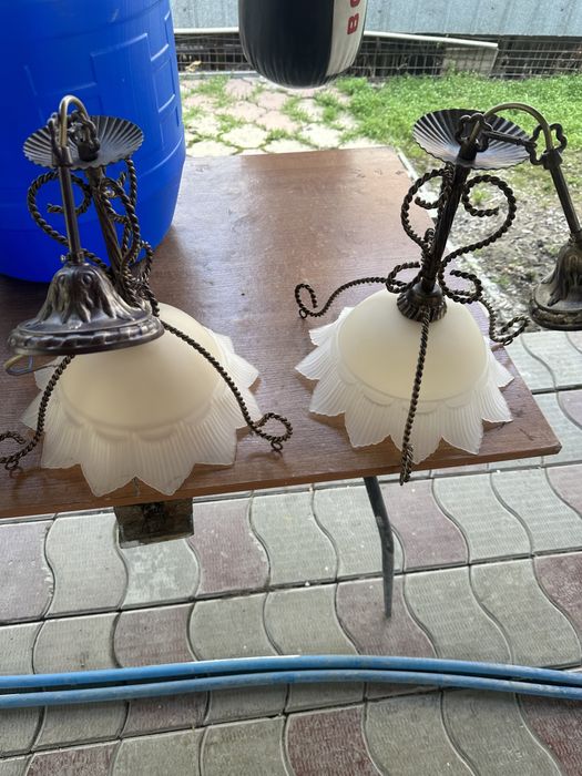 Продам люстры 2 светильники