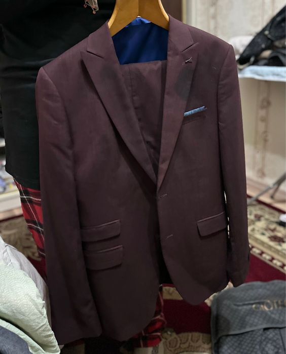 Продаю костюм 3-ка