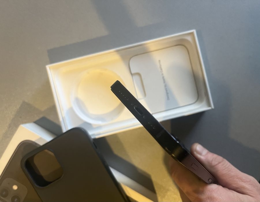 iPhone 12 midnight black