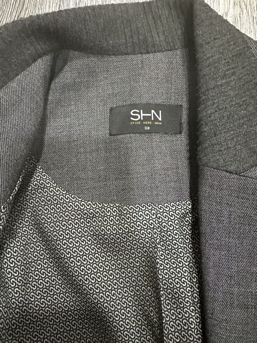 Женский брючный костюм