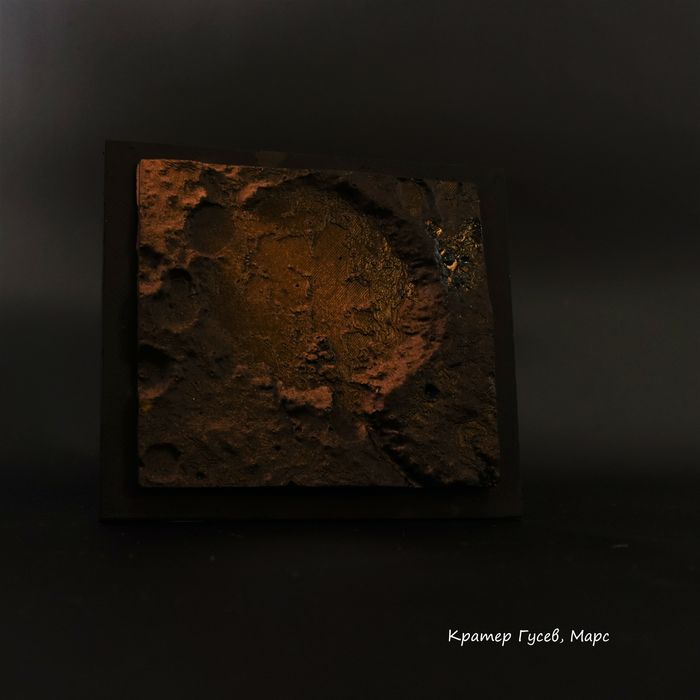 Сувенир в виде кратера Гусев, Марс. (Модель)