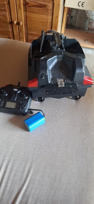 Лодка за захранка с GPS