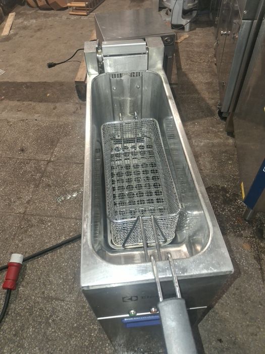 Фритюрник ELECTROLUX с филтрираща система  компактен