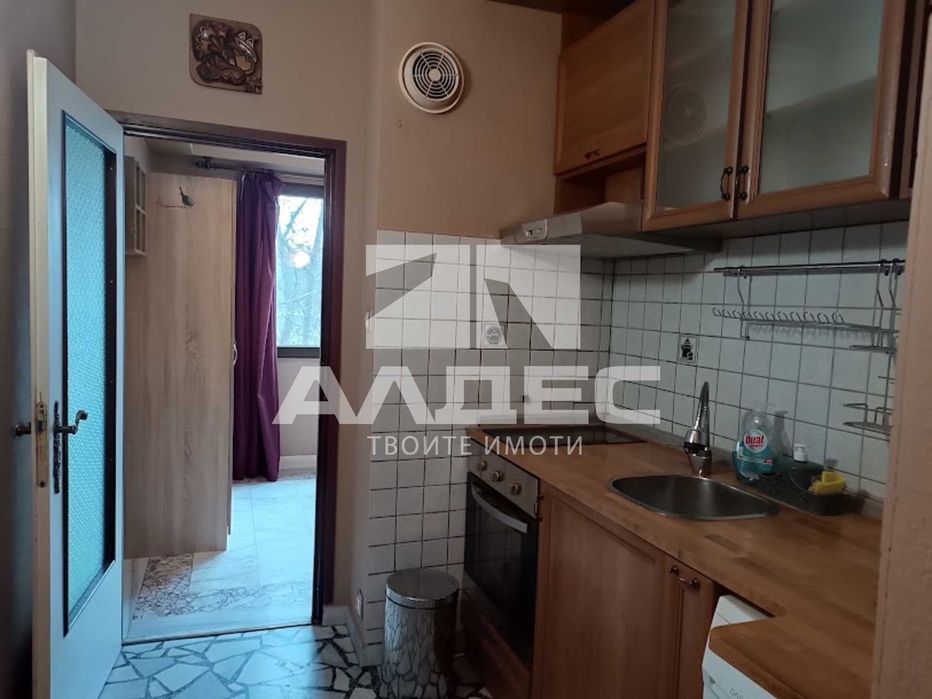 Продава се обзаведен, преустроен 2-стаен ап. в Разсадника!