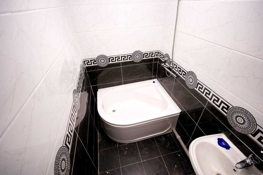 Ўрикзор бозори яқинидаги новостройкадан 2-хонали кв. срочно сотилади.