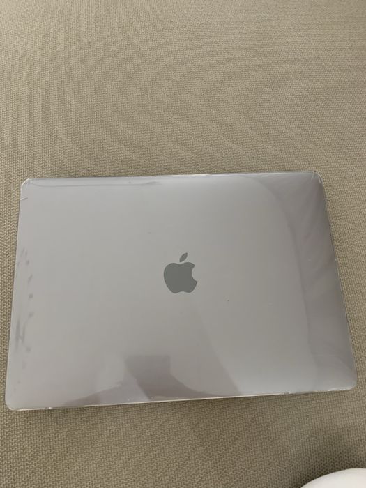 Macbook Pro M2 100% аккумулятор.