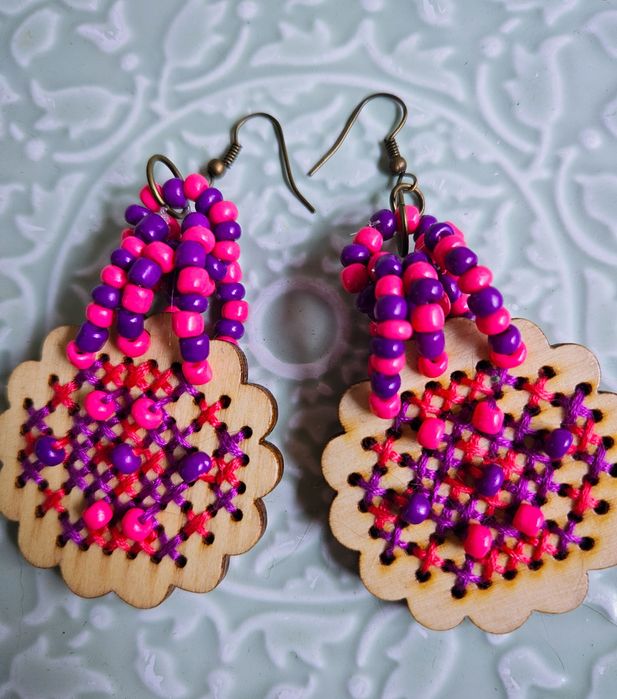 Cercei handmade broderie pe lemn