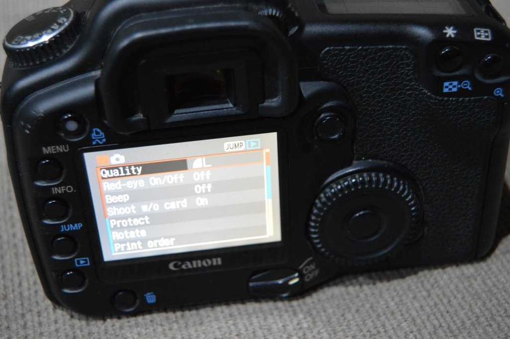 Camera foto DSLR Canon Eos 30D + obiectiv 18-55mm