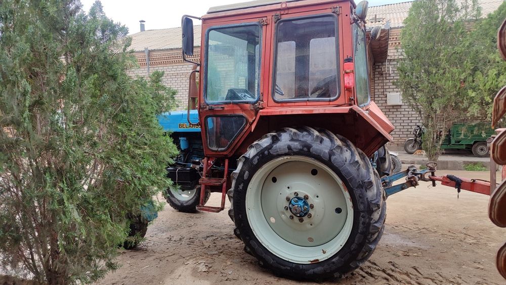 Трактор МТЗ 80 Прес подборчик б/н