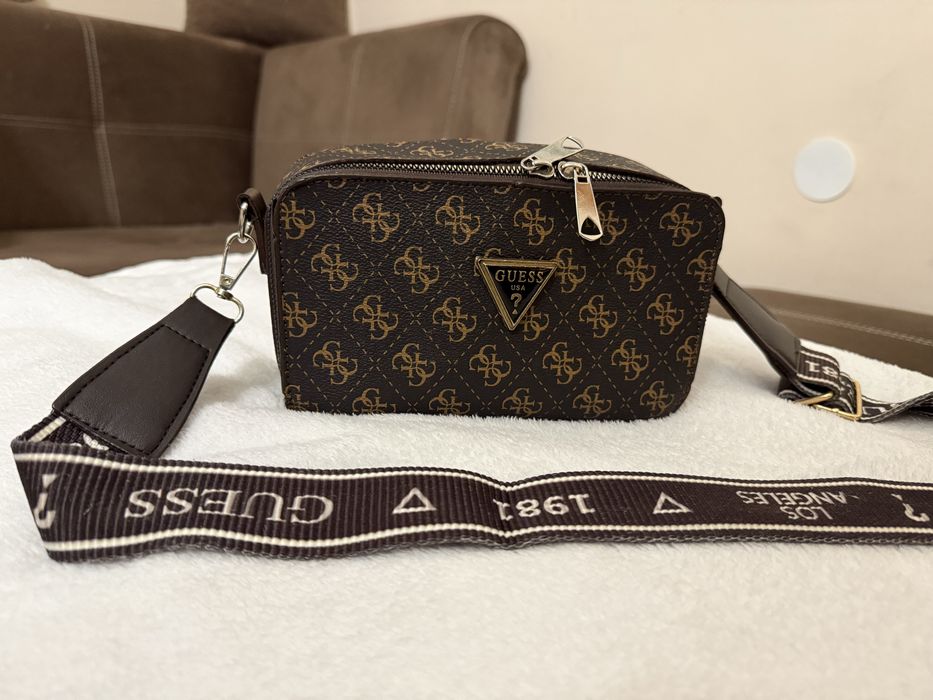 Дамска чанта GUESS