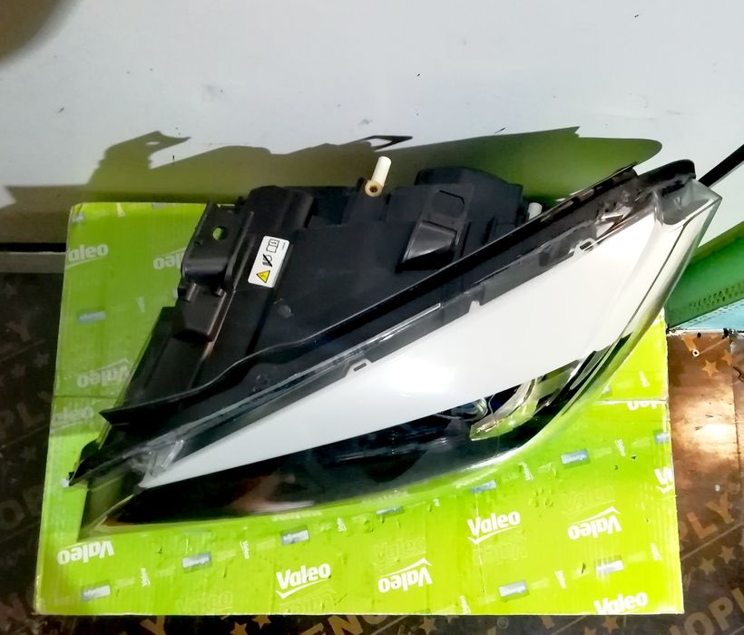 Фар Фарове за БМВ Х1 Е84 / BMW X1 E84 Bi-Xenon.