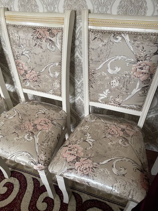 Стол со стульями