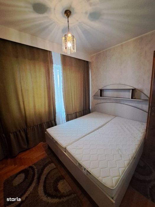 Vanzare- Apartament cu 3 camere, decomandat, etajul 6 din 8 cu lift