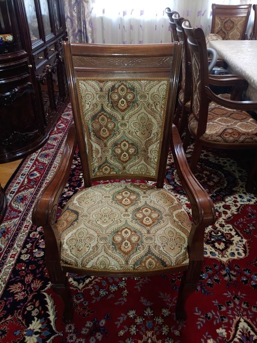 Мехмонхона учун стол-стул комплекти