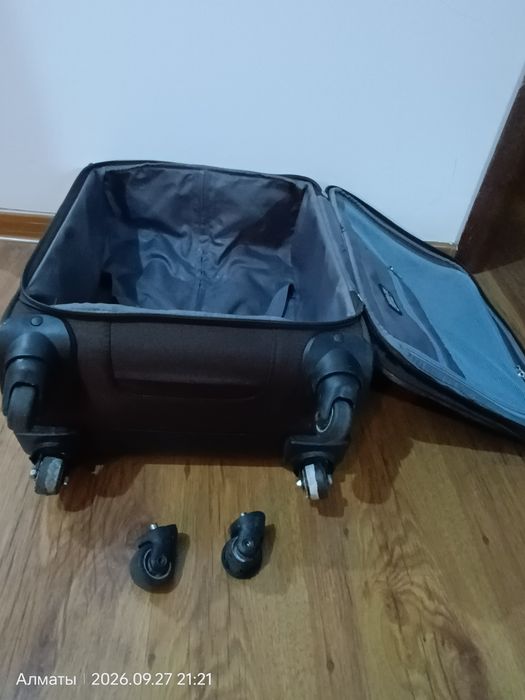 Продам чемодан на запчасти