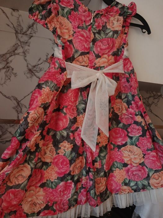 Детская платья,нарядная платья