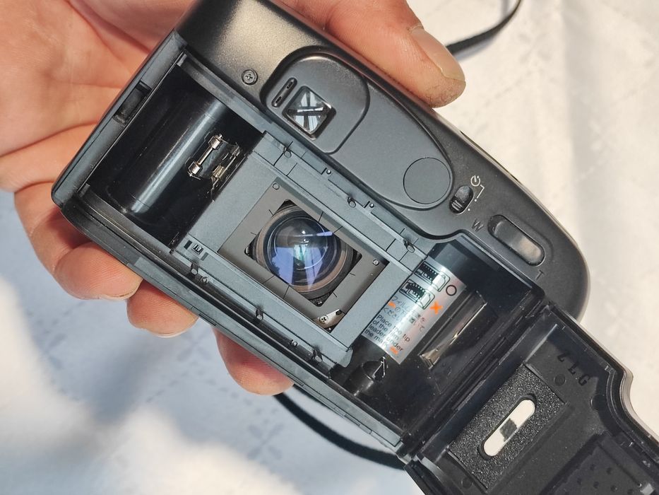 Aparat foto point and shot retro Yashica Zoomate 105