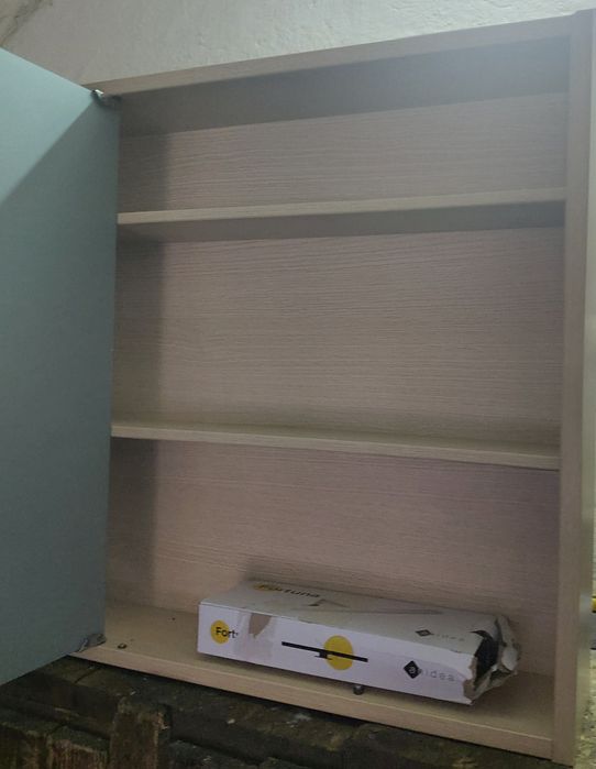 Dulap suspendat pentru baie cu oglinda 72×62 cm