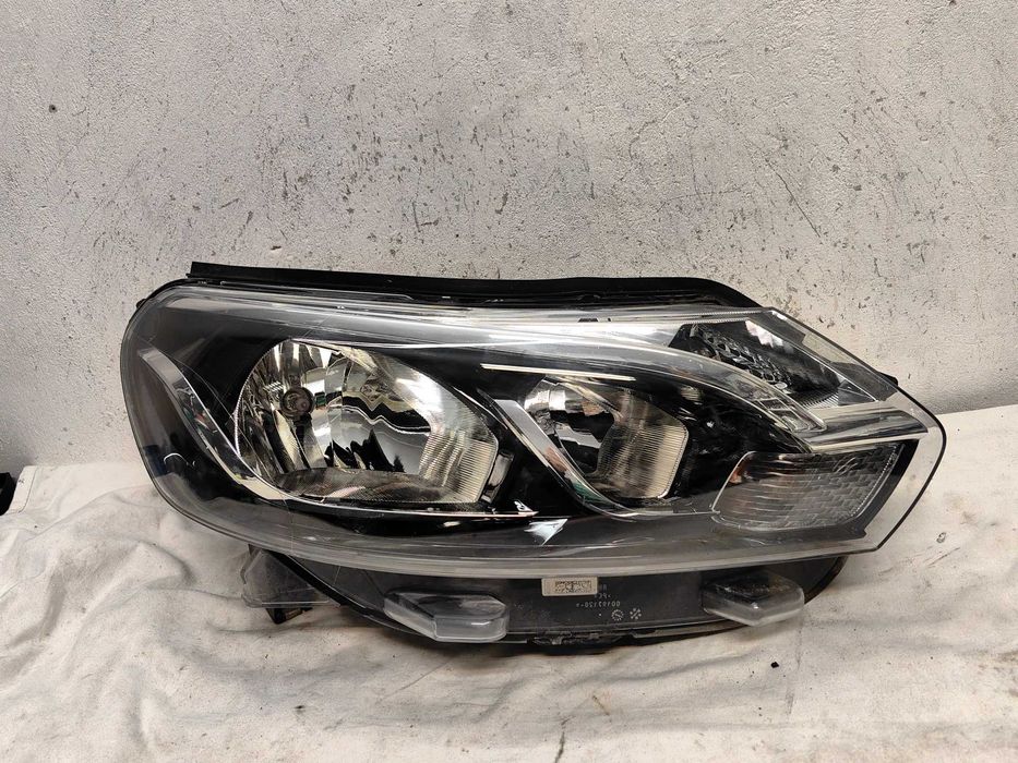 Оригинален фар Тойота  Toyota Proace