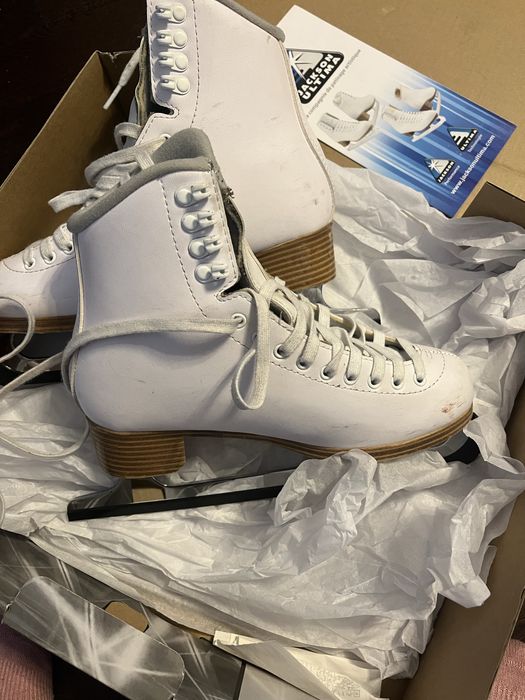 Продам коньки 37 размер