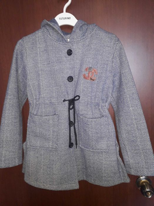 Пальто на девочку 6-9лет