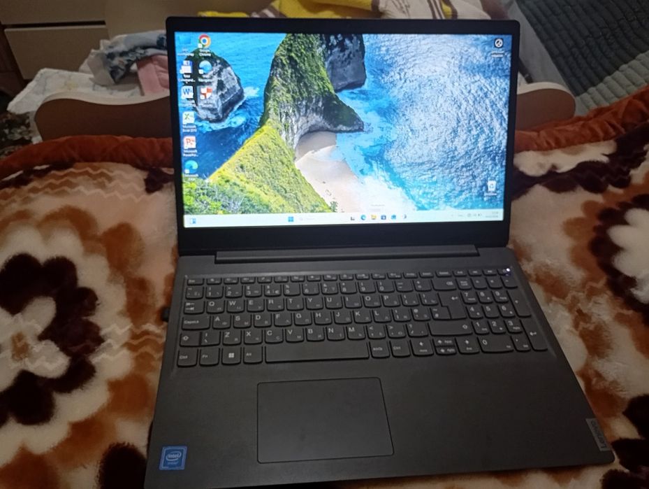 Noutbuk Lenova sotiladi
