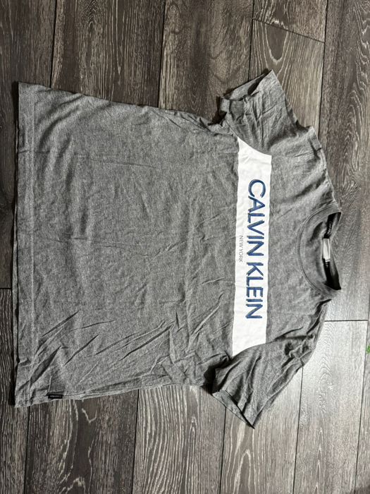 Tricou Calvin Klein marimea XL impecabil