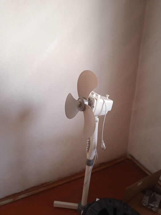 Продам вентилятор.Binatone.