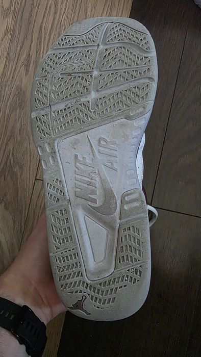 Jordan Stay Loyal 3 aproape noi