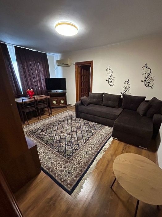 Se oferă spre închiriere apartament cu doua camere.