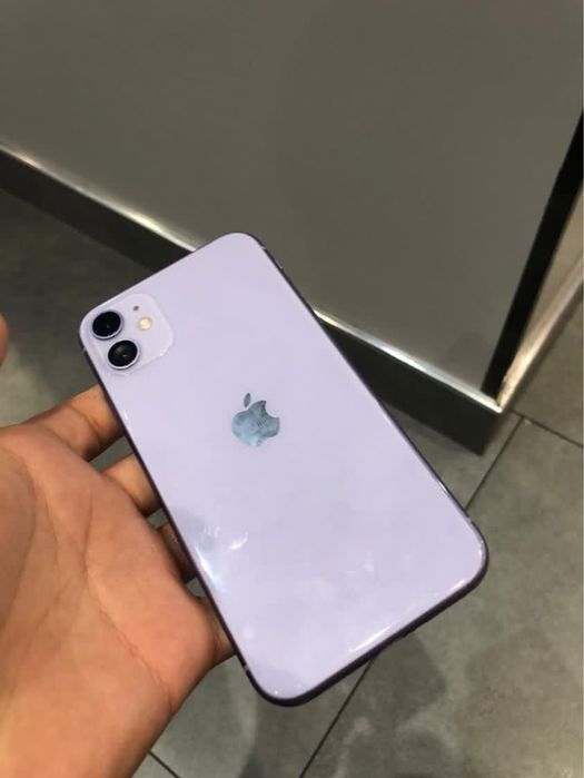 Iphone 11 xolati yaxshi aybi yooq srochnaga sotvomman kelishamz …………..