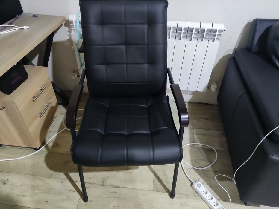 Продам мебель со стульями