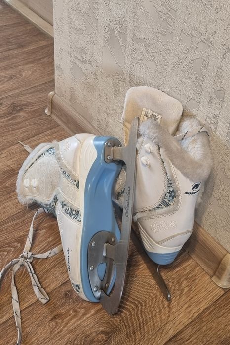 Продам фигурные коньки Nordway