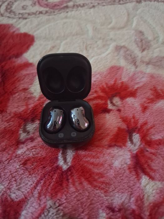 Продам наушники новые самсунг оригинал