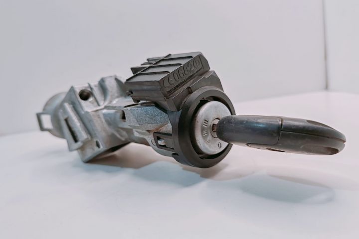 Contact de Pornire  cu Cheie 3M513F880AD Ford Focus a 2-a generatie (