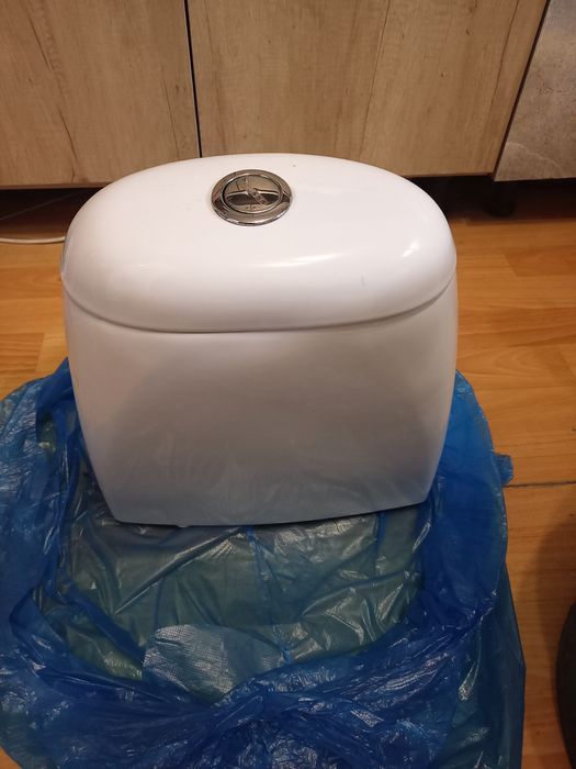 Продаётся унитаз с бочком