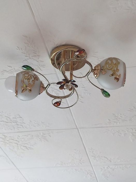 Люстра в хорошем состоянии