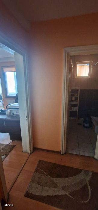 Trei camere etajul 1 , apartament Central.