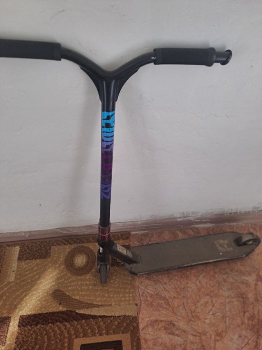 Самокат  в отличном состоянии