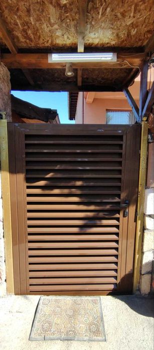 Гаражни, ролетни и охранителни врати