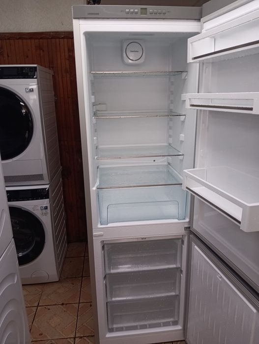 Иноксов комбиниран хладилник с фризер Liebherr с 2 години  ГАРАНЦИЯ!