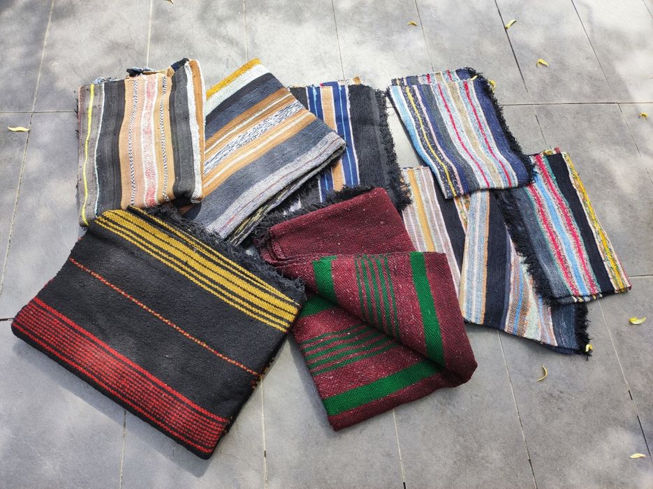 Ръчно тъкани памучни и вълнени черги.