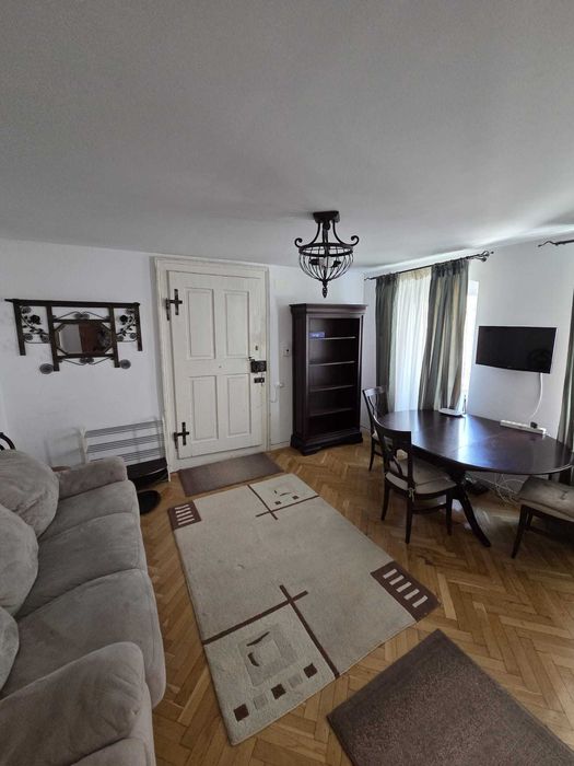 Inchiriez apartament 2 camere ultracentral, proprietar, complet mobilat Brasov – Str. Cerbului, la 100m de Piata Sfatului, 30m de str sforii