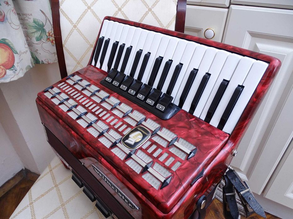 Акордеон Велтмайстер Серино 80 баса