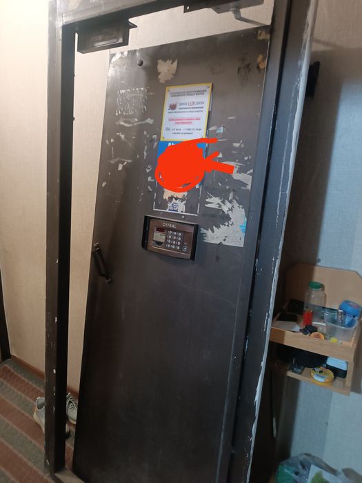 Продам металлическую дверь