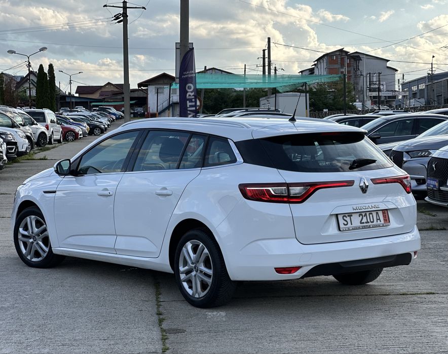 Renault Megane 4 | 1.5 dci - 110 cp | 2017 | Ceasuri digitale | Navigație 3D | Încălzire Scaune | Import Germania recent