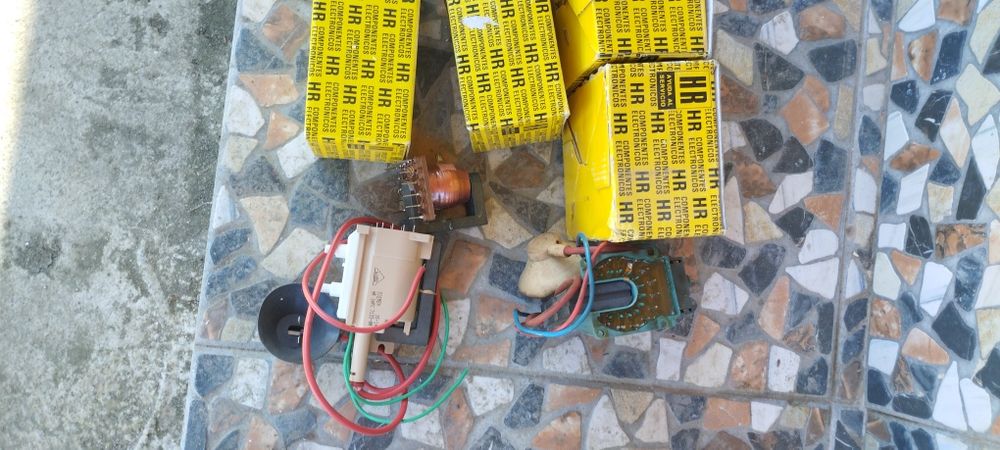 Diferite piese televizoare pentru cei interesați