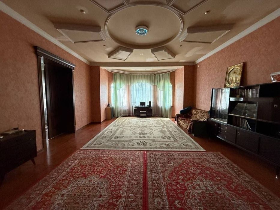 Продаётся участок. М.Улугбек. Тараканчик. 7.7 соток. 5 комнат. Ер нар.