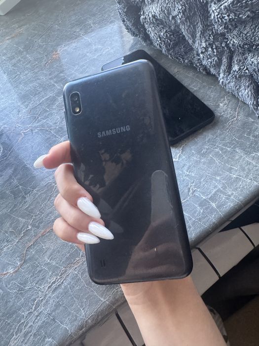 Продам телефон samsung A10